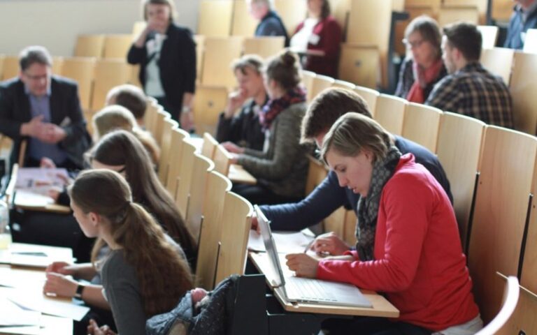 hier erfahren Sie mehr über die wissenschaftlichen Aktivitäten der Kieler Forschungswerkstatt